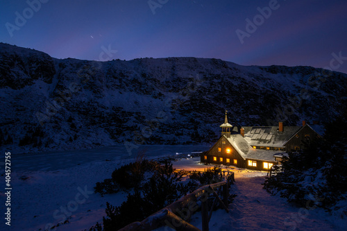 Fototapeta Naklejka Na Ścianę i Meble -  mountain shelter Samotnia in Karkonosze during  winter night in Poland