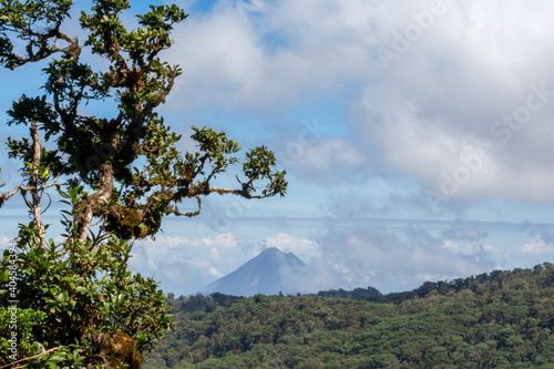 Volcan Arenal al fondo, Costa Rica