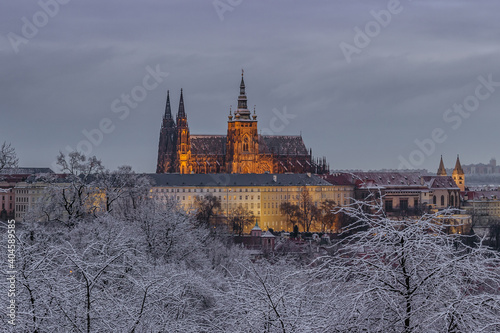 Obraz na plátně Postcard view of evening Prague Castle from Petrin, Czech republic
