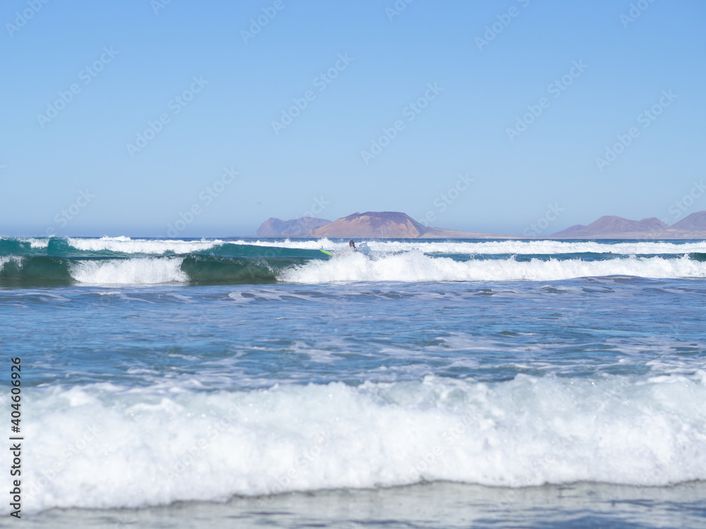 Φωτογραφία Waves, sea and sand on the beach of Famara in Lanzarote, Spain