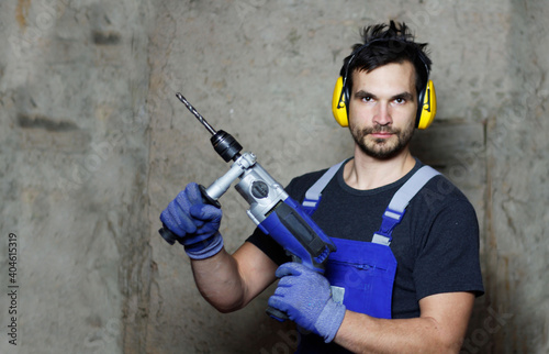 Handwerker, Arbeiter In Arbeitskleidung und Werkzeug