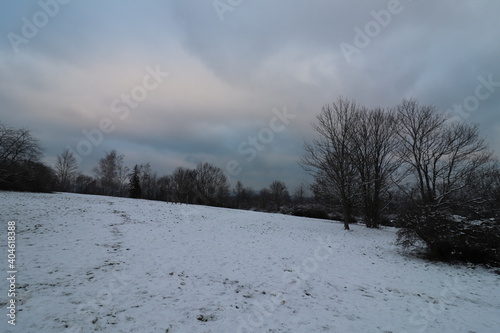 Le crêt des 6 soleils sous la neige en hiver au coucher du soleil, sur la colline de Montaud, ville de Saint Etienne, département de la Loire, France © ERIC