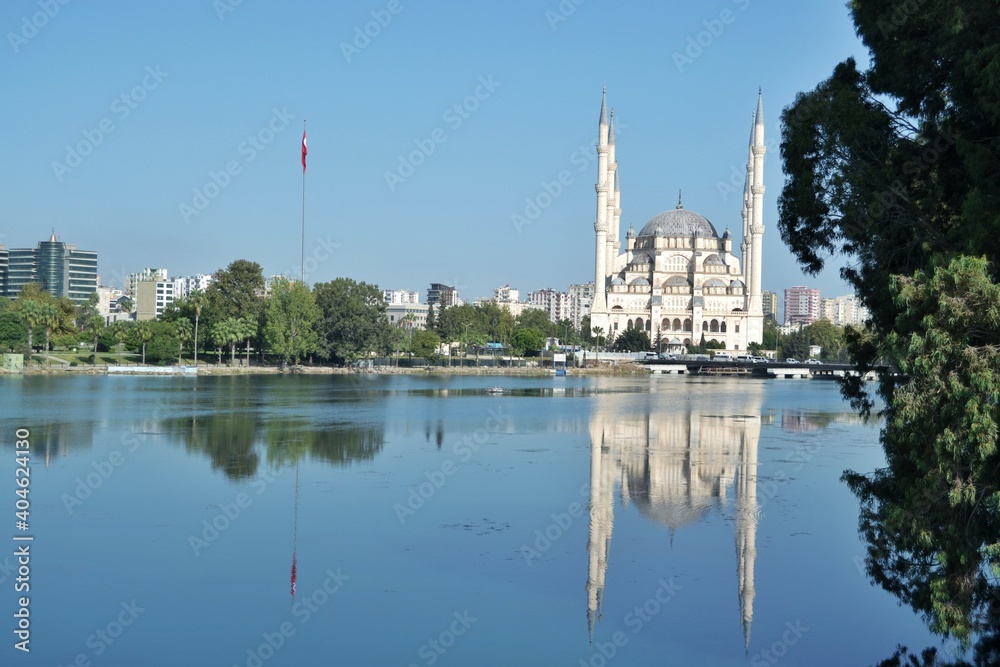 Naklejka premium cami ve günbatımı