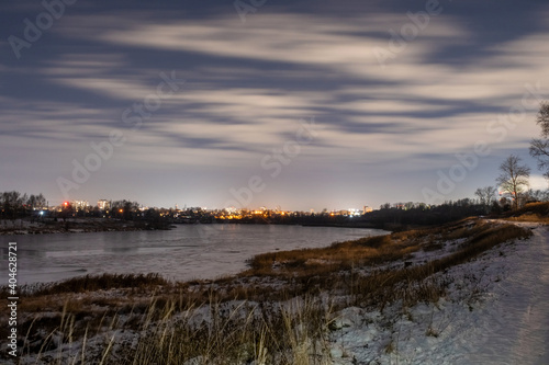 Fototapeta Naklejka Na Ścianę i Meble -  View of the evening city of Ivanovo and the river Uvod in early winter.