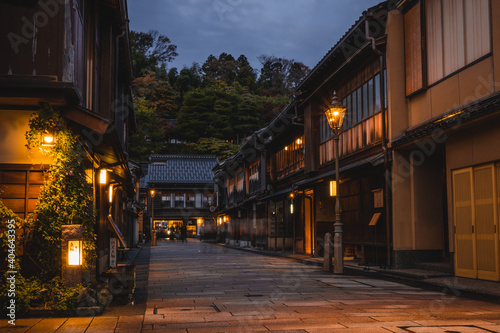 Higashi Chaya district at night - Kanazawa, Japan © Marcel Bisig