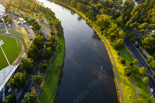 Fotografía Aerial view of rowing teams on the Yarra Rive at sunrise in Melbourne, Australia