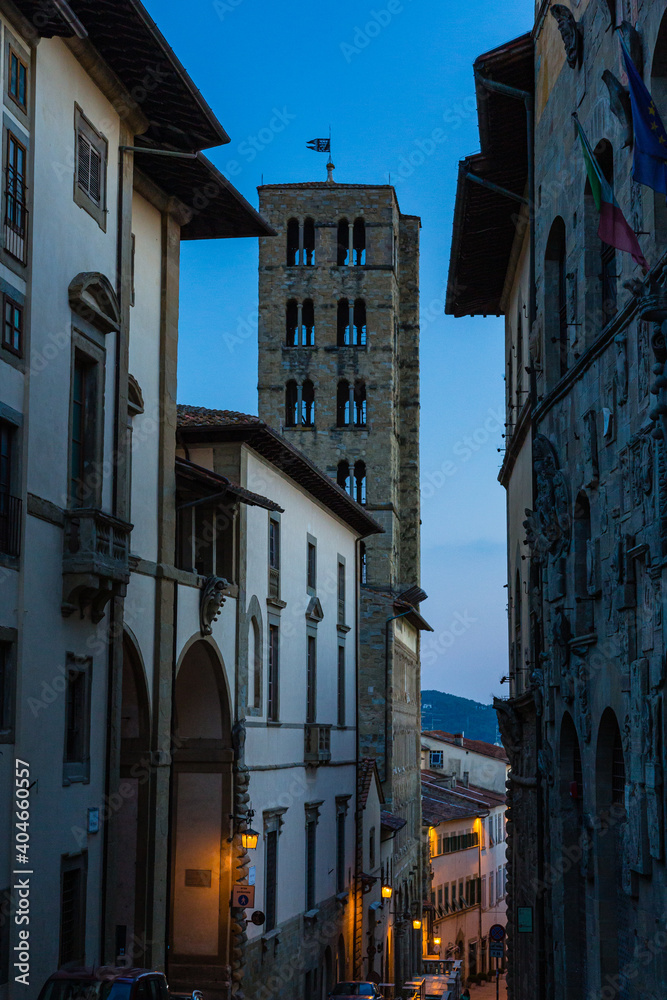 イタリア　アレッツォのサンタ・マリア・デッラ・ピエーヴェ教会の鐘塔
