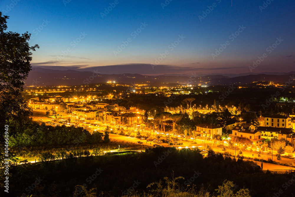 イタリア　アレッツォの丘の上の公園からの夜景
