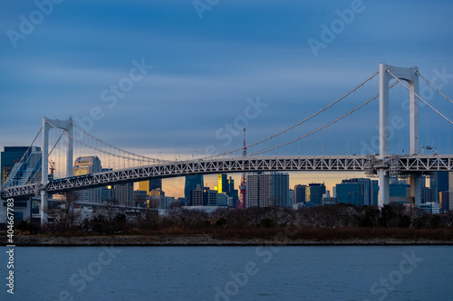 東京都港区台場から見た東京湾の夕景