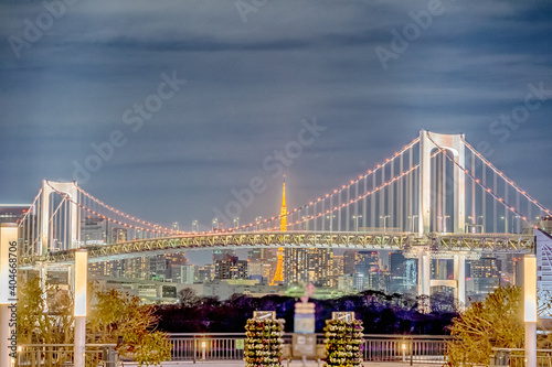 Fototapeta Naklejka Na Ścianę i Meble -  東京都港区台場から見た東京湾の夜景