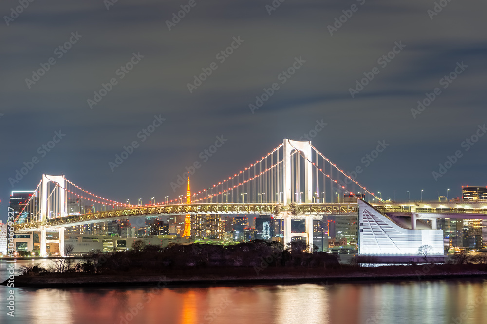 東京都港区台場から見た東京湾の夜景
