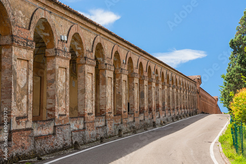 イタリア　ボローニャの柱廊アーケードのポルチコ