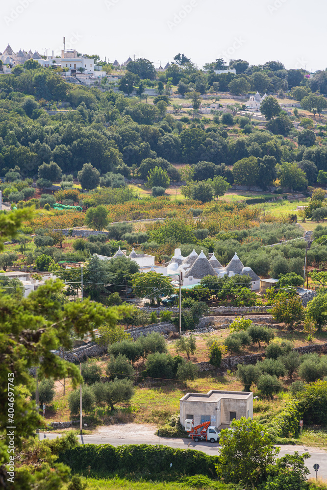 イタリア　ロコロトンドの丘からの郊外の風景
