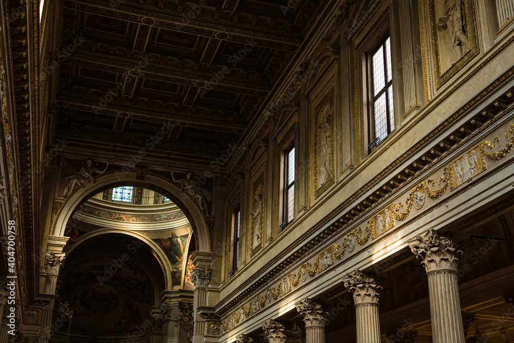 イタリア　マントヴァのサン・ピエトロ大聖堂内部
