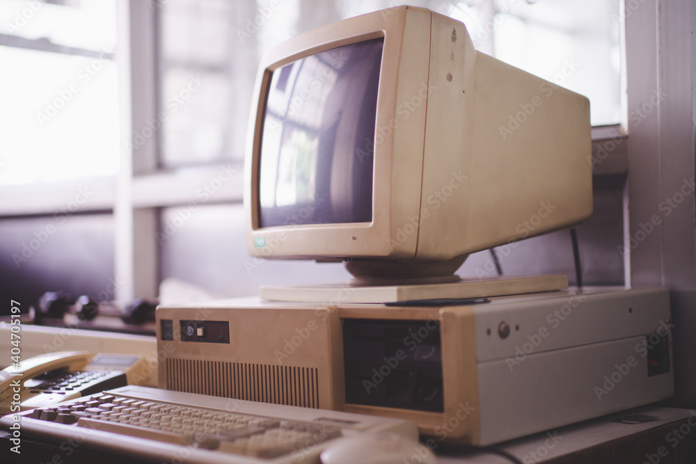 Obraz na plátně Old office and computer with obsolete technology