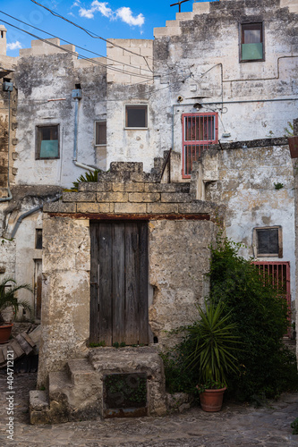 イタリア　マテーラの旧市街の民家  © pespiero
