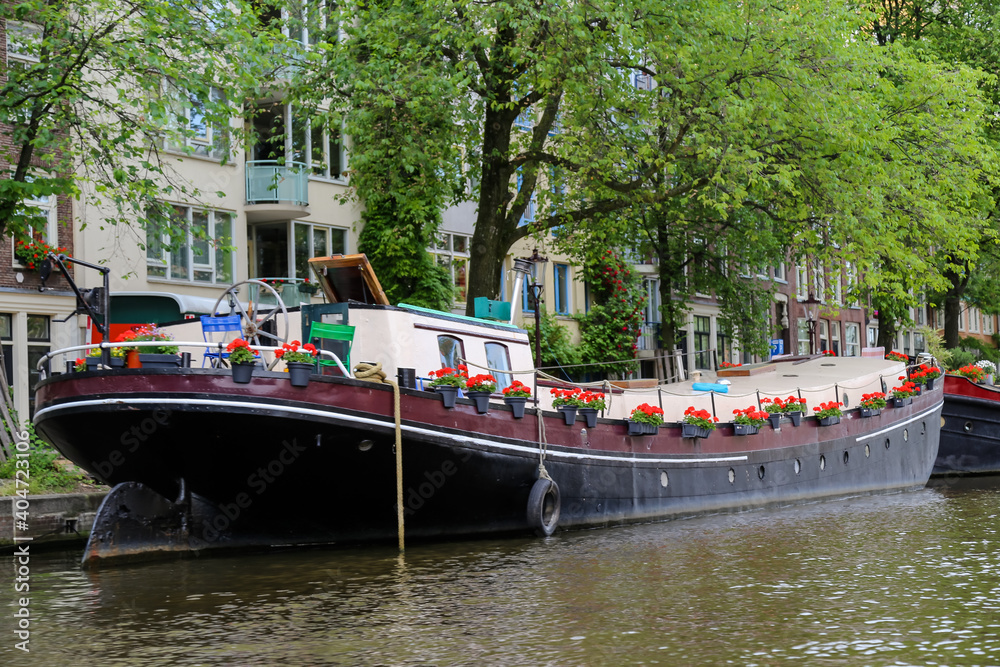Boats and people along the canals of Amsterdam Boats and people along the canals of Amsterdam