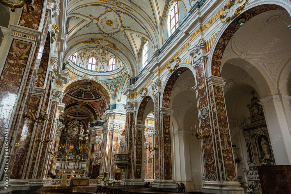 イタリア　モノポリのマドンナデッラマディア大聖堂の聖堂