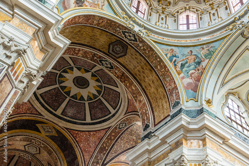 イタリア　モノポリのマドンナデッラマディア大聖堂