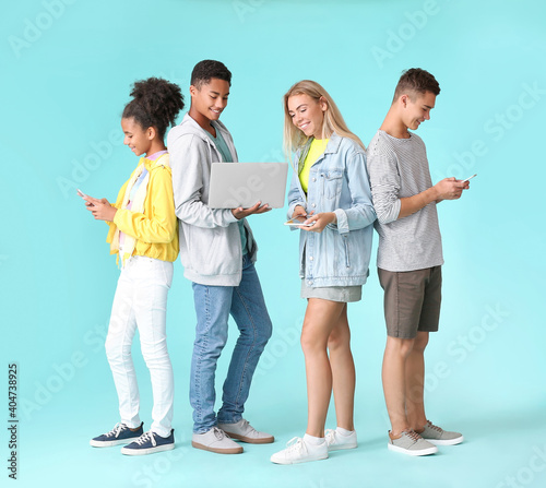 Teenagers with different de...