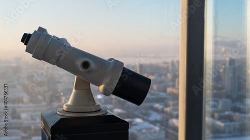 Canvastavla Binoculars on the observation deck of a skyscraper.