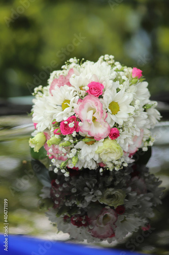 wedding bouquet of daisies and roses