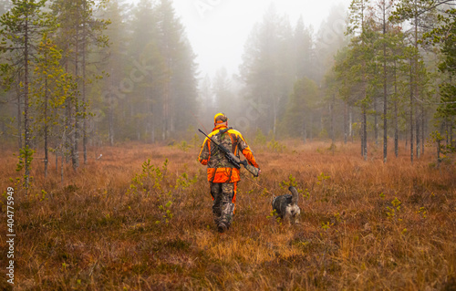 Obraz na płótnie Hunter and his elkhound outdoor in the wilderness