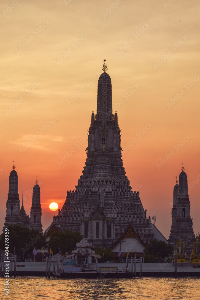 Wat Arun temple at sunset 