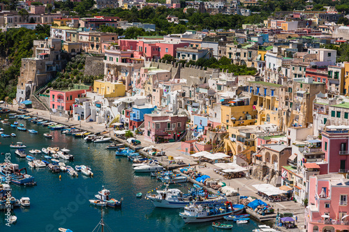 イタリア プローチダのコッリチェッラ海岸 