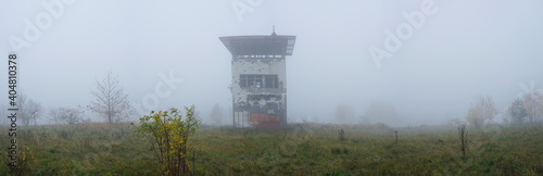 Alter DDR Grenzturm an der ehemaligen innerdeutschen Grenze im Nebel - Panorma photo