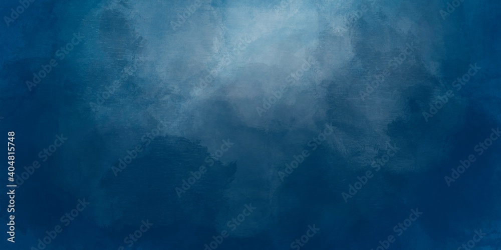 Sfondo blu acquerello con trama nuvolosa e grunge marmorizzato, nebbia morbida e illuminazione nebulosa e colori pastello. Banner web lungo. Sbiadito al centro.