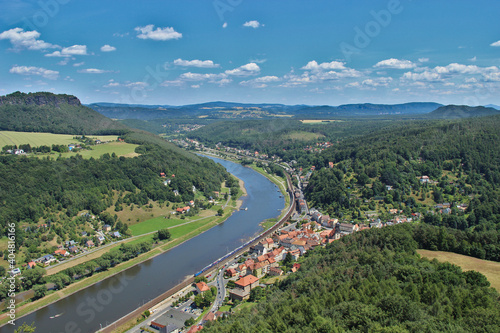 Blick von oben auf die Elbe in Sachsen bei Dresden
