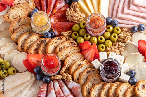 Konstfotografi Deliciosa tabla de quesos y confituras