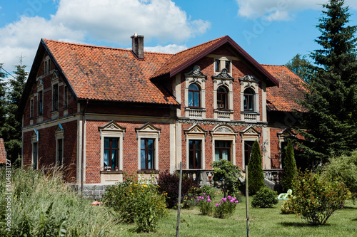 Wallpaper Mural zabytkowy budynek na warmińskiej wsi Torontodigital.ca