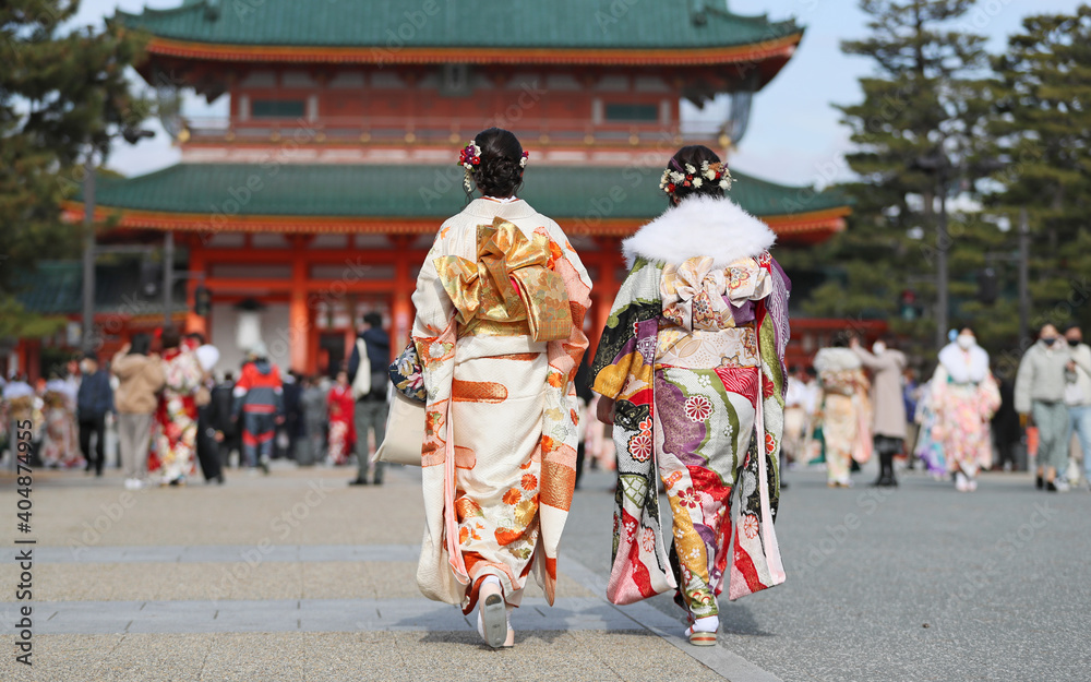 Japanese young girls in Kimono walking street in Kyoto, JAPAN / 振袖姿で京都を歩く女性