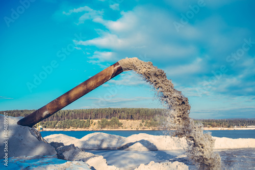 Mining of sand in the quarry