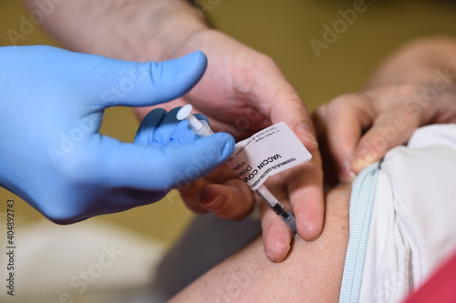 medecine vaccination covid-19 coronavirus soin sant   vaccin