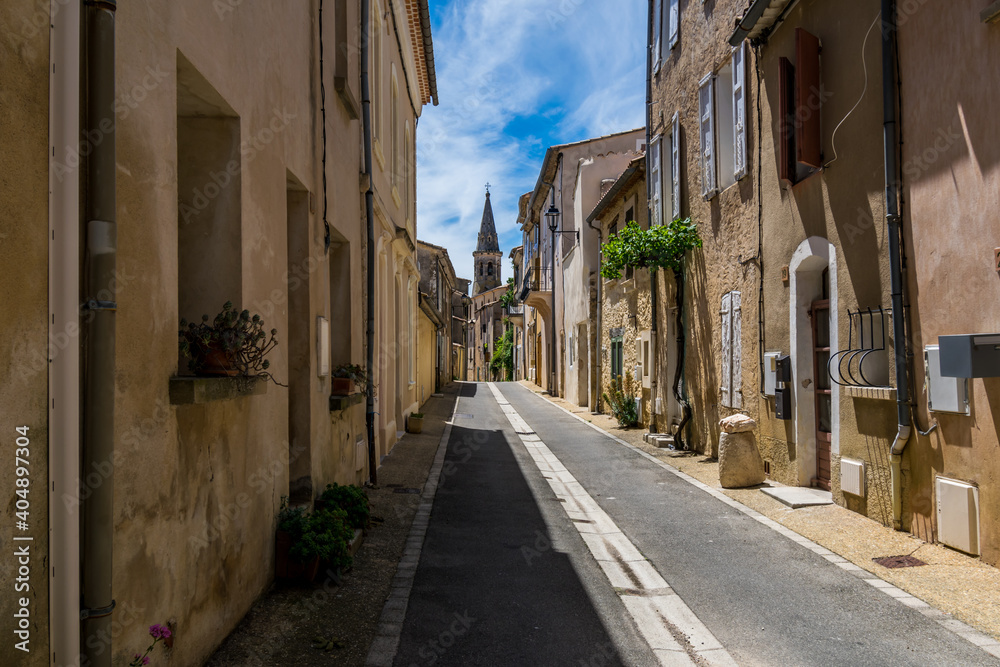 Saint-Saturnin-lès-Apt, village médiéval perché du Luberon en Provence-Alpes-Côte-d'Azur.	