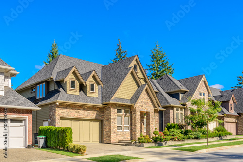 Fototapeta Naklejka Na Ścianę i Meble -  Houses in suburb at Summer in the north America. Luxury houses with nice landscape.