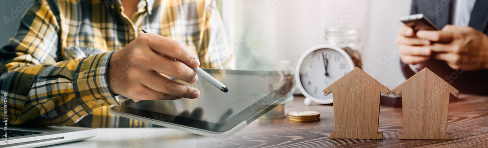 Digital marketing media in virtual screen.businesswoman hand working with mobile phone and modern compute with VR icon diagram at office in morning light Digital marketing media in virtual screen.businesswoman hand working with mobile phone and modern compute with VR icon diagram at office in morning light