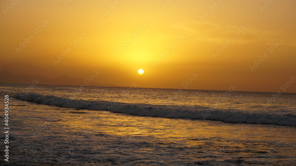 Obraz premium sunset over the beach