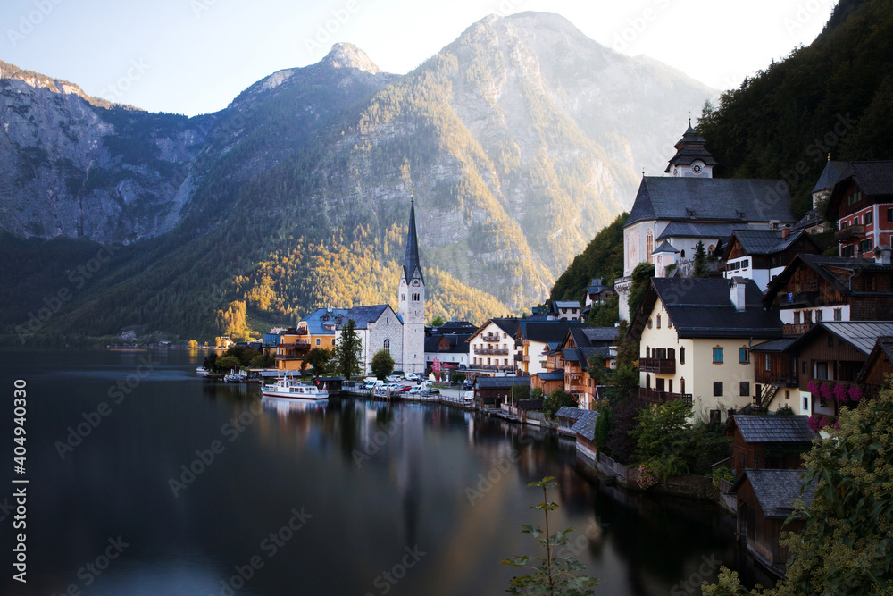 Fototapeta premium Beautiful autumn view of Hallstatt in Austria.