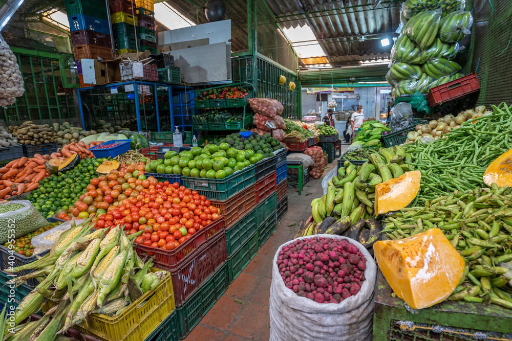 Marché aux fruits et légumes de Paloquemao, Bogota, Colombie Stock ...