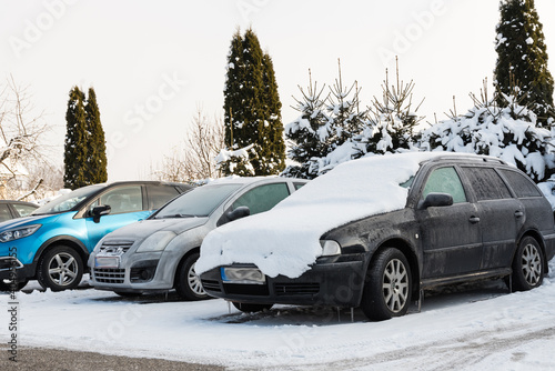 Wintereinbruch am Parkplatz © alho007