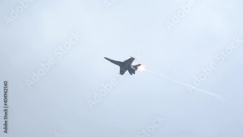 F/A-18D Hornet dumping flares in slow motion