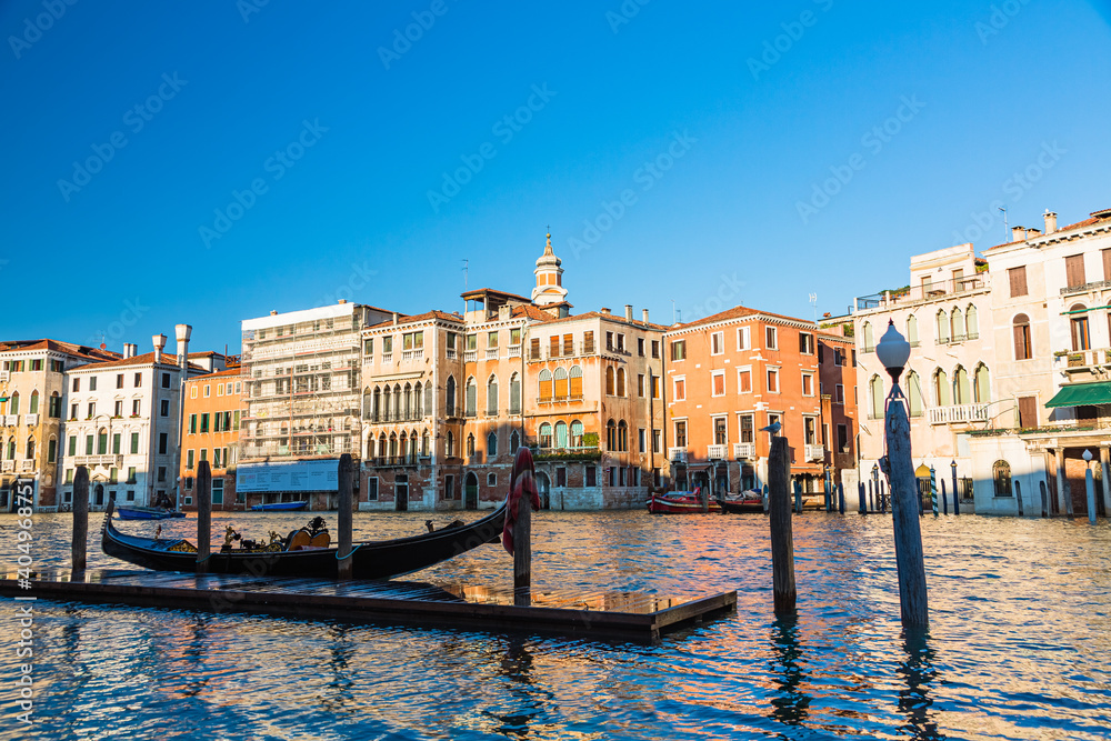イタリア　ヴェネツィアの運河と街並み
