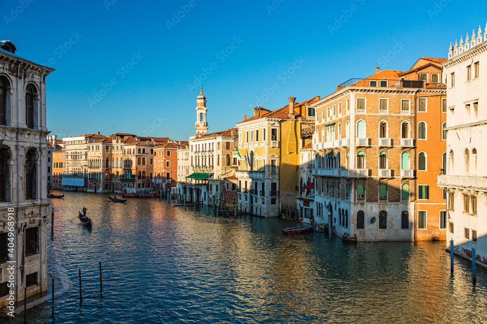 イタリア　ヴェネツィアのリアルト橋からの景色
