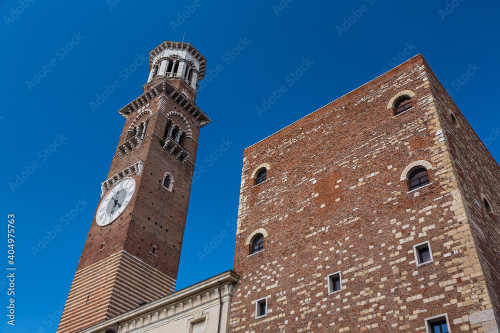 イタリア　ヴェローナのランベルティの塔とラジョーネ宮
