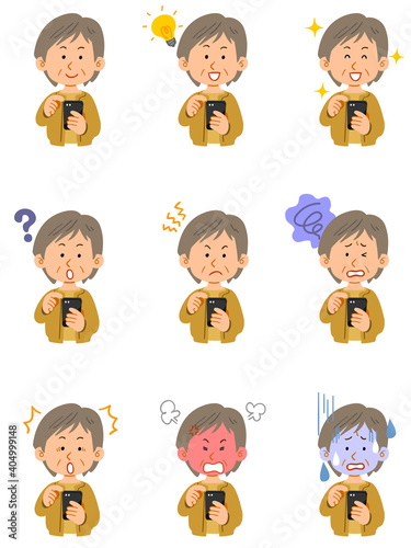 スマートフォンを操作する黄色いカーディガンを着たシニアの女性の9種類の表情
