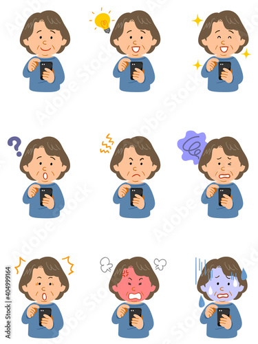 スマートフォンを操作する青いカットソーを着たシニアの女性の9種類の表情 